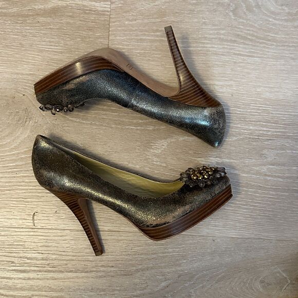 Coach Women's Bergen Soft Crackled Leather Beaded Flower Heel Pump 10B - Picture 2 of 9